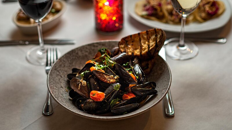 Mussels appetizer with side of bread